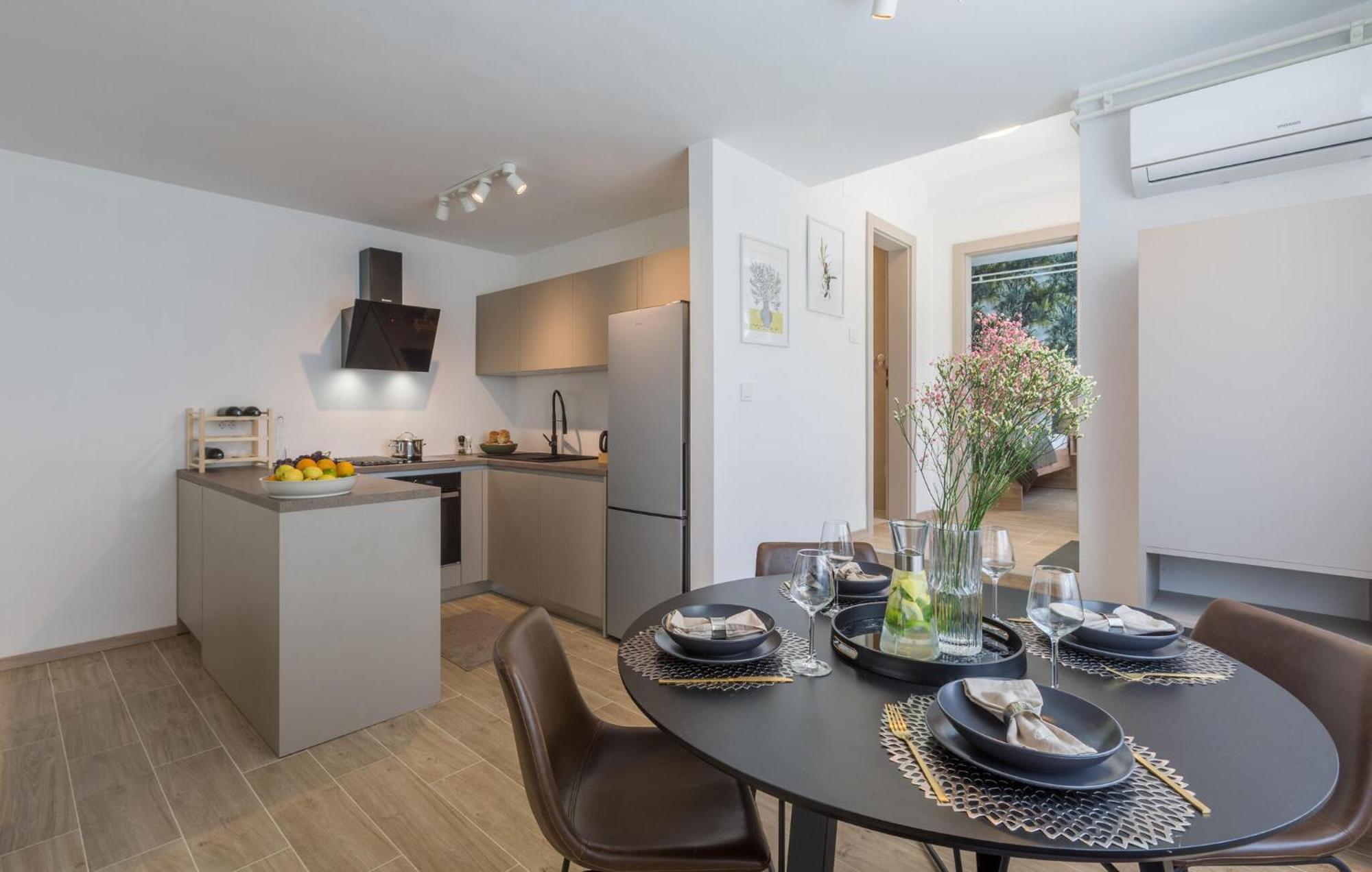 1 Bedroom Beautiful Apartment In Poreč Dış mekan fotoğraf